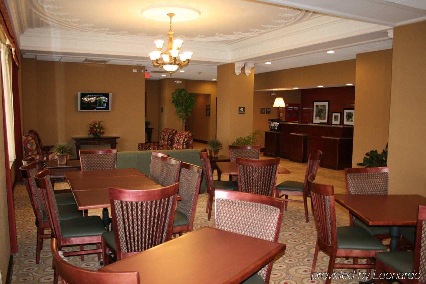 Hampton Inn Freeport Restaurant photo